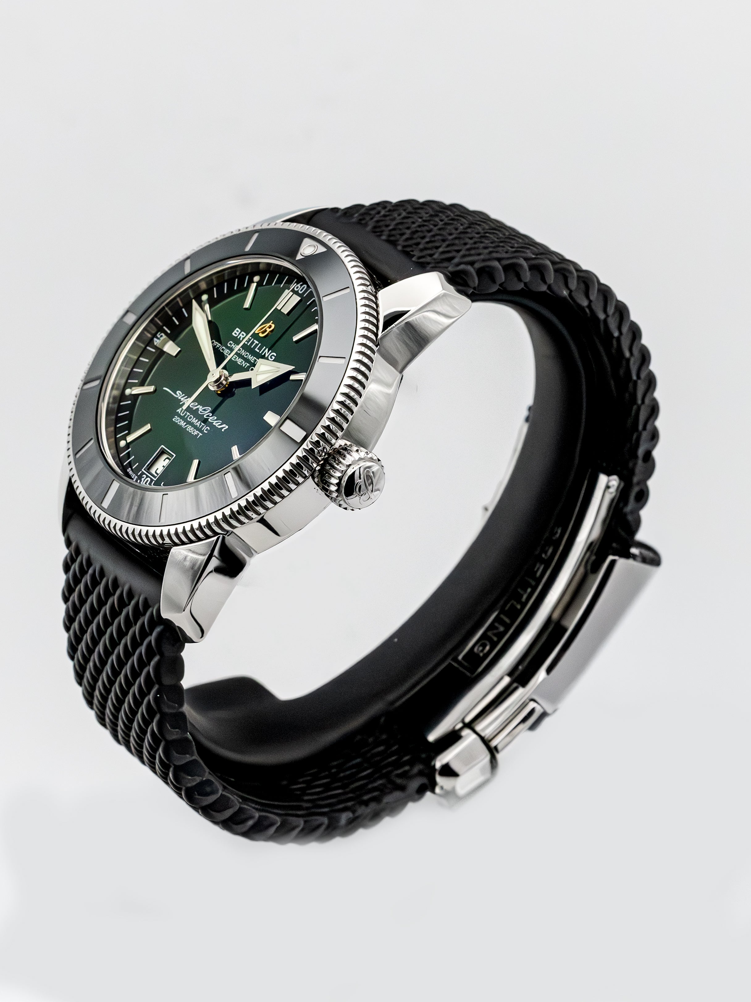 Breitling Superocean Heritage B20 Automatic 42 dial close-up - preowned luxury watch