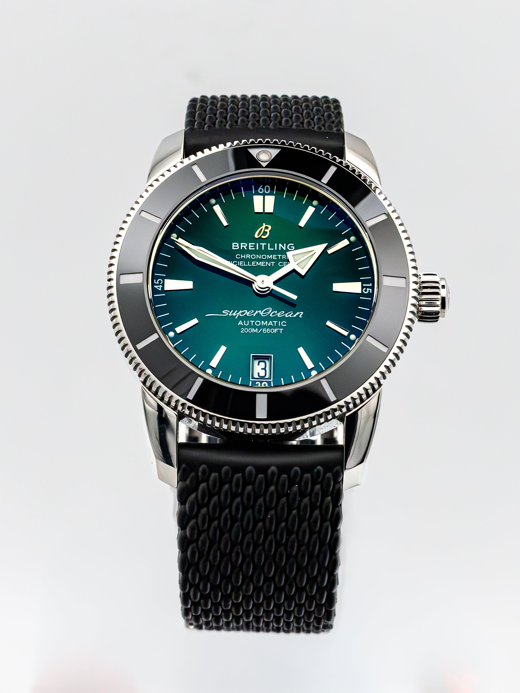 Breitling Superocean Heritage B20 Automatic 42 front view - preowned luxury watch